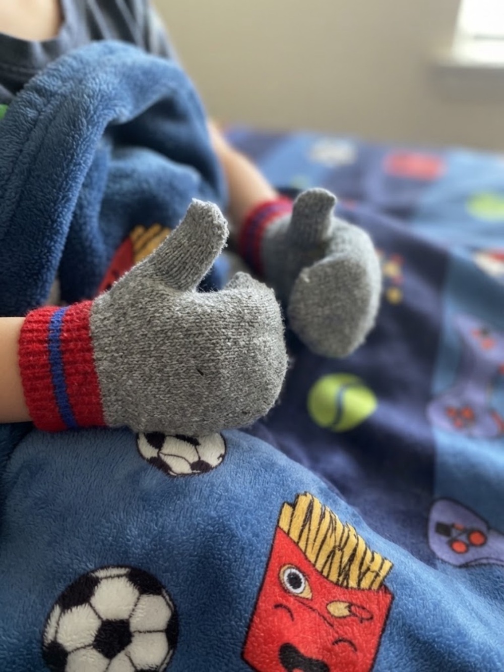 Vintage Healthtrx Kids Grey Mittens with Red & Blue Cuff Toddler 2T-5T